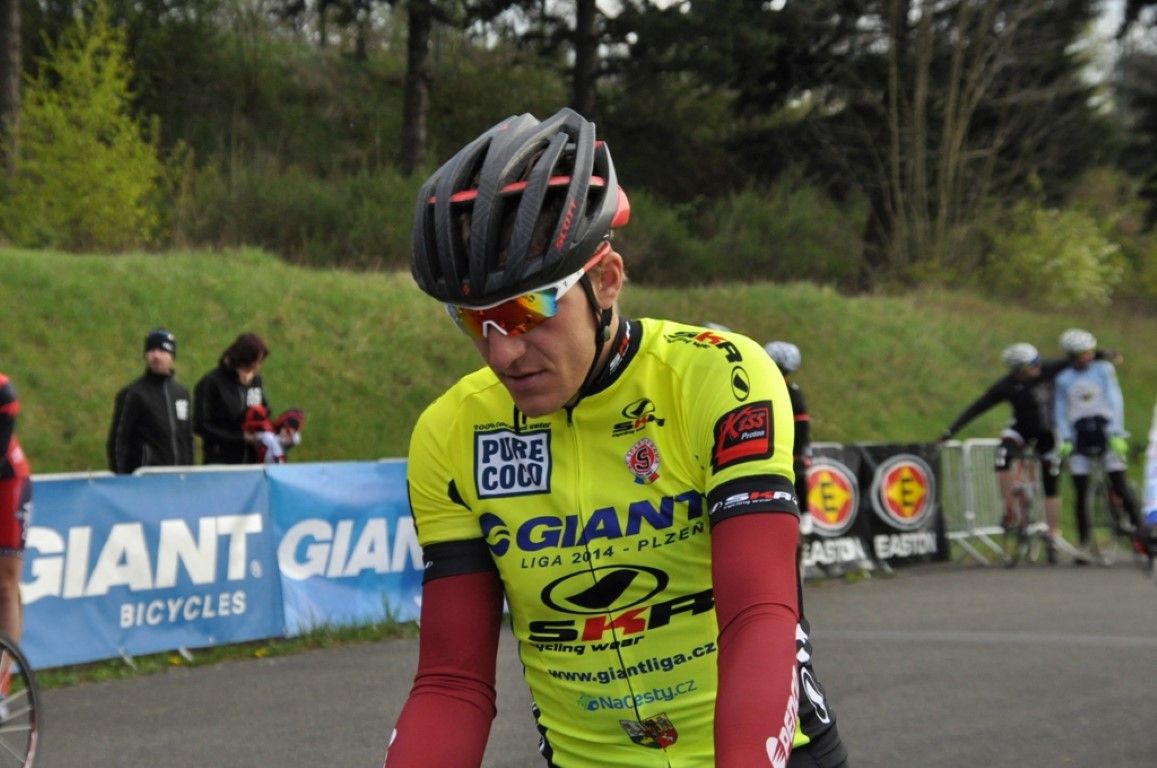 obrázek: Ve žlutém jede v pátek Nesveda a puntíky drží Svoboda