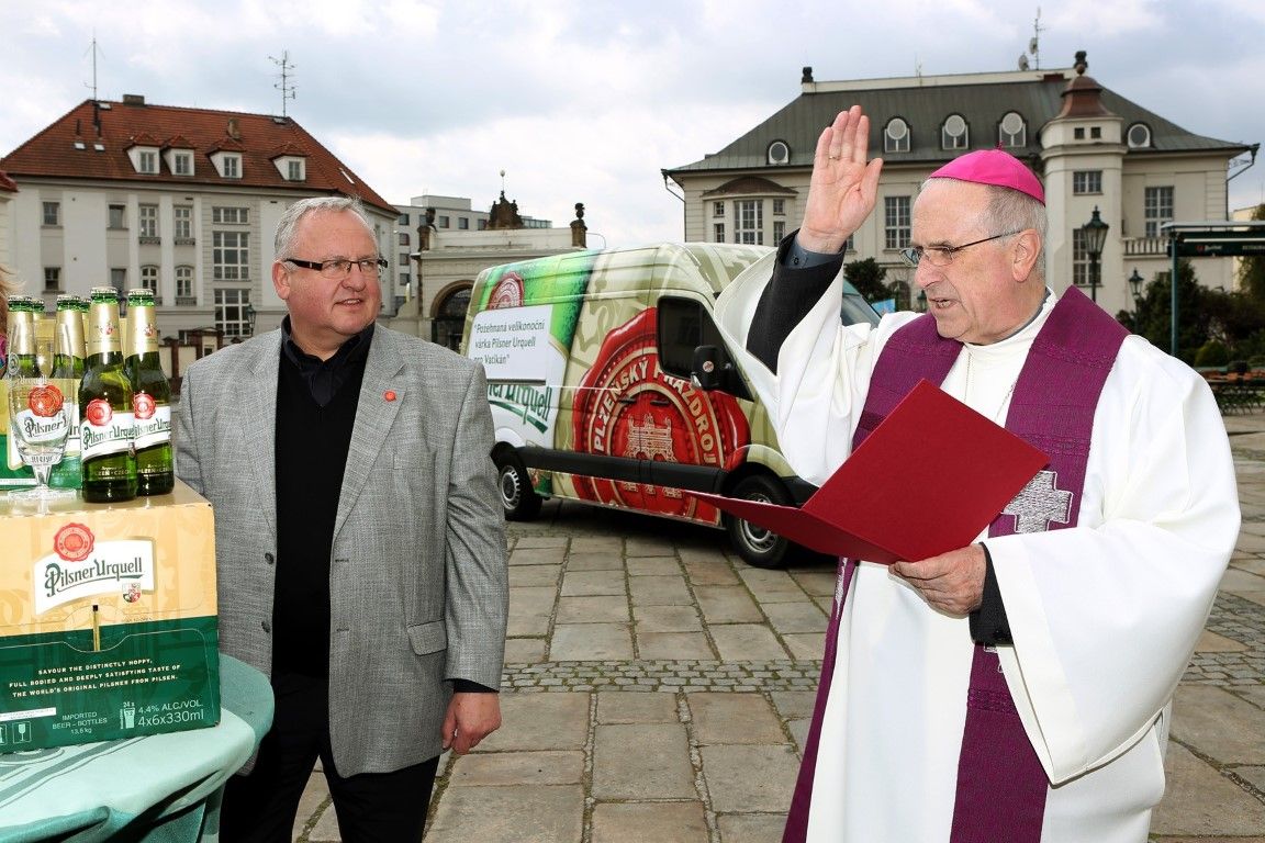 obrázek: Velikonoční várka piva v pondělí vyrazila z Plzně do Vatikánu