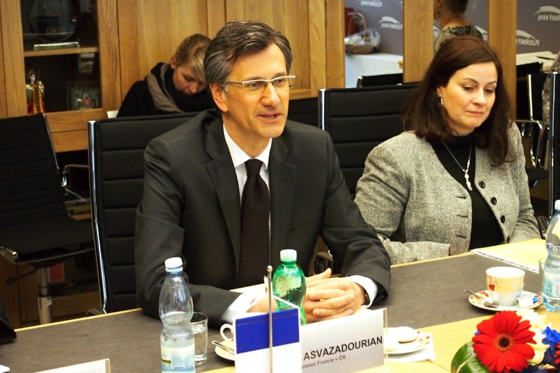 obrázek: Velvyslanec Francie děkoval za podporu zraněných studentů