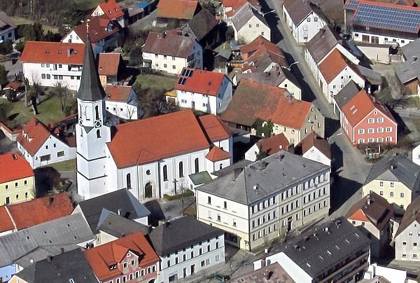 obrázek: Výlohy v Schönsee zdobí výtvarná díla nejen Plzeňáků