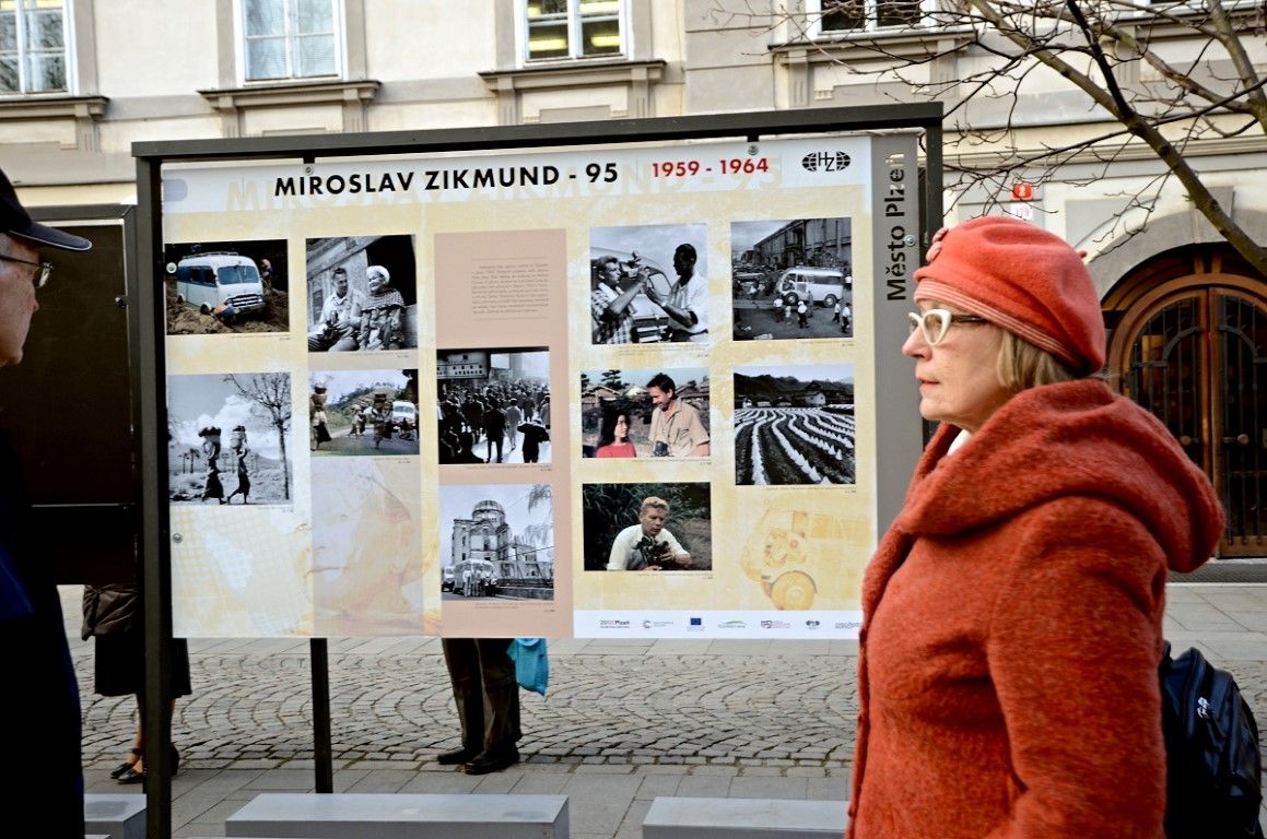 obrázek: Výstava v plzeňských sadech je věnována M. Zikmundovi