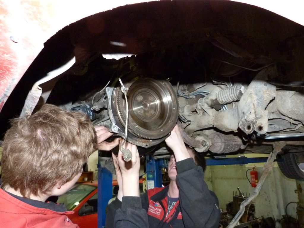 obrázek: Za evropské peníze si studenti v Plzni založili autoservis  