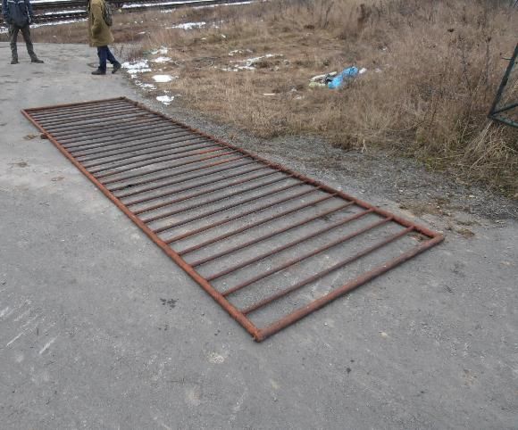 obrázek: Zloději kradené oplocení do sběrny odnést nestihli