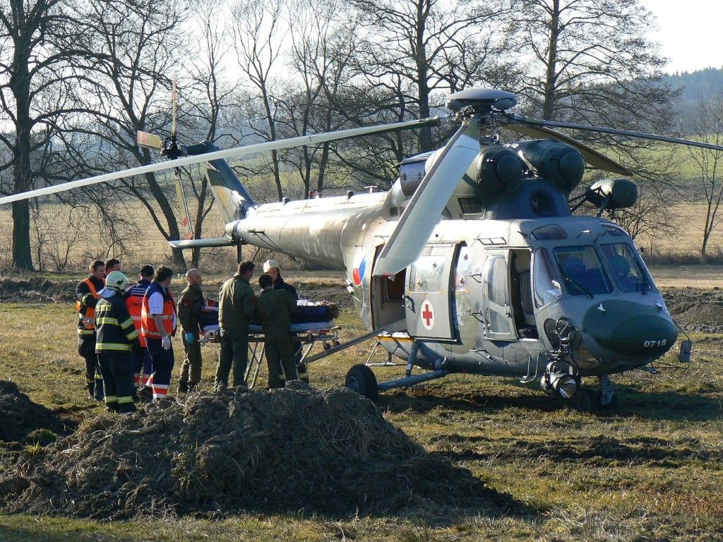 obrázek: Zraněnou ženu vezl od nehody u Chotiměře vrtulník