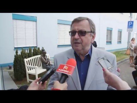 Socha Dar života zdobí Fakultní nemocnici