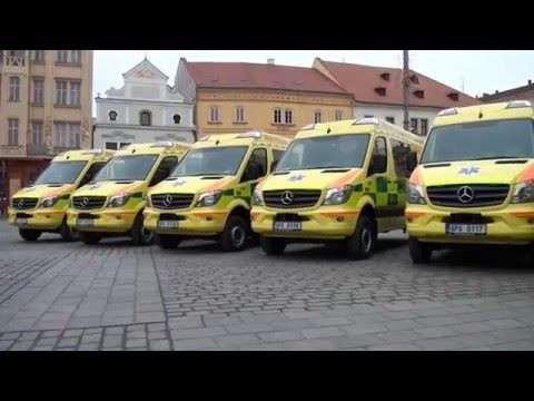 Nové sanity ZZS PK si lidé prohlédli na náměstí Republiky
