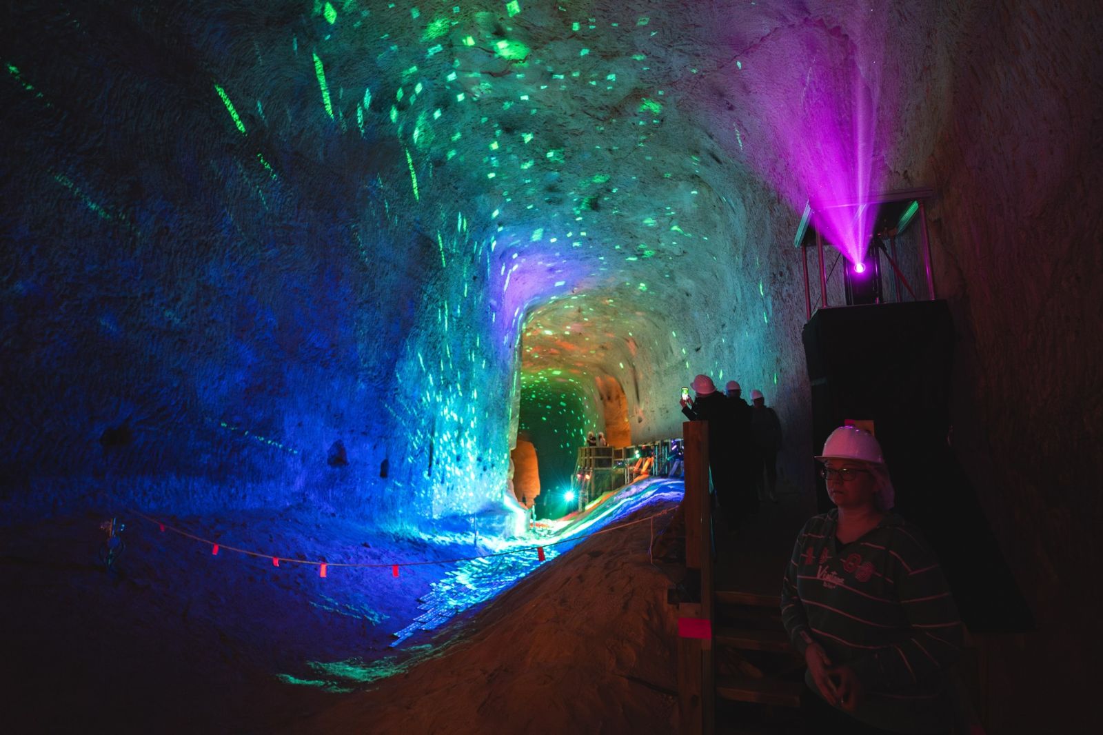 BLIK BLIK se vrací do dolu s vesmírnou podívanou. Nevřeň rozsvítí podzemí