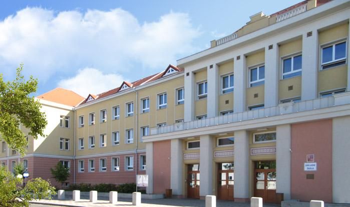 Holýšov má nový školní pavilon pro 890 dětí