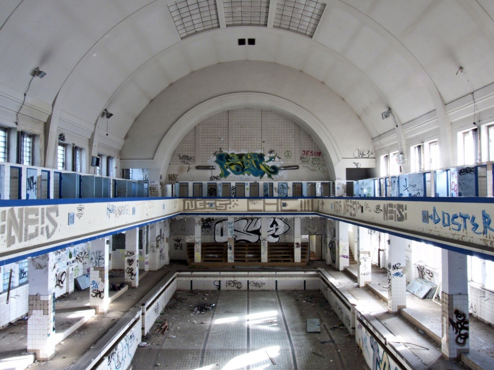 Kauza přestavby lázní - výměna jednatele po zásahu NCOZ