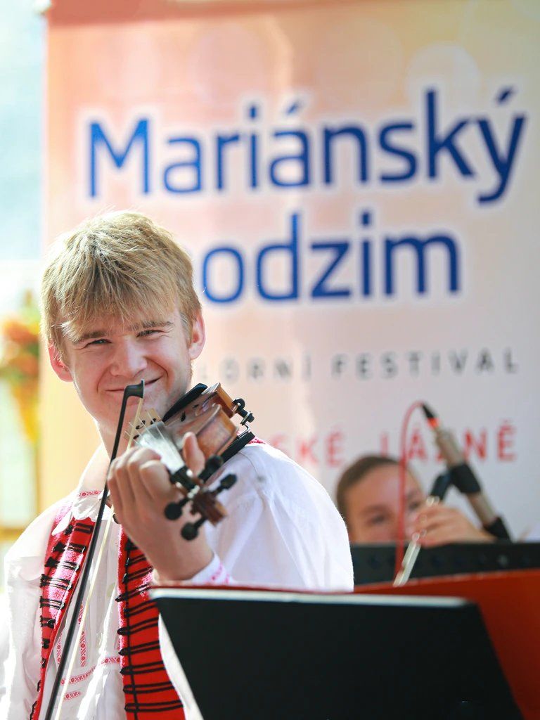 Mariánské Lázně roztančí folklor. Čtyři dny krojů, hudby a velkého festivalového programu