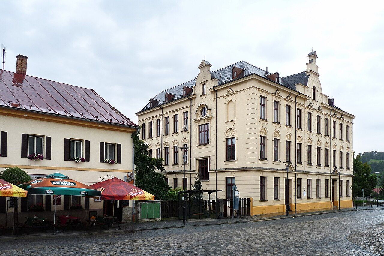 Nejvyšší soud potvrdil propuštění vychovatele, který zašil do plyšáka odposlech