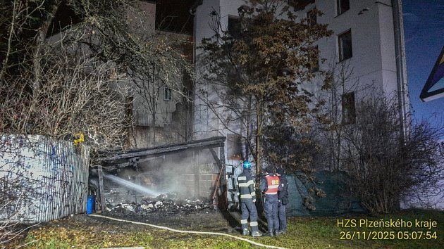 Noční požár na Palackého náměstí zaměstnal hasiče