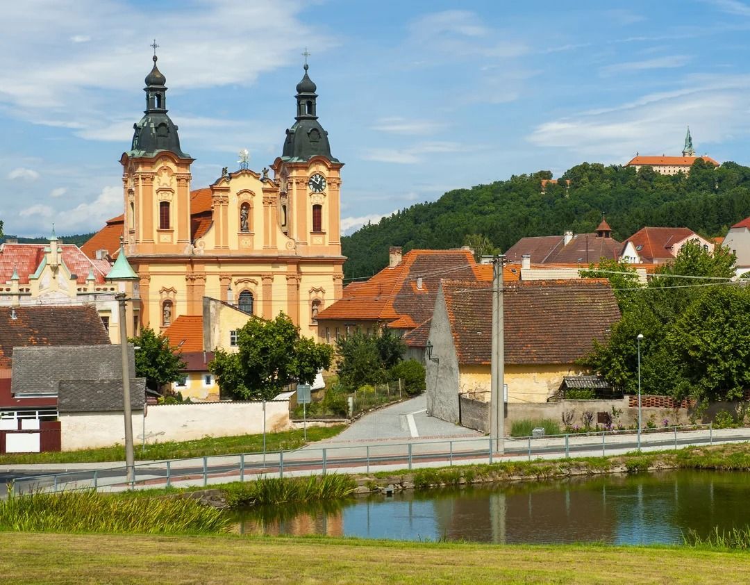 Od ledna 2026 patří nepomucká farnost Plzeňské diecézi