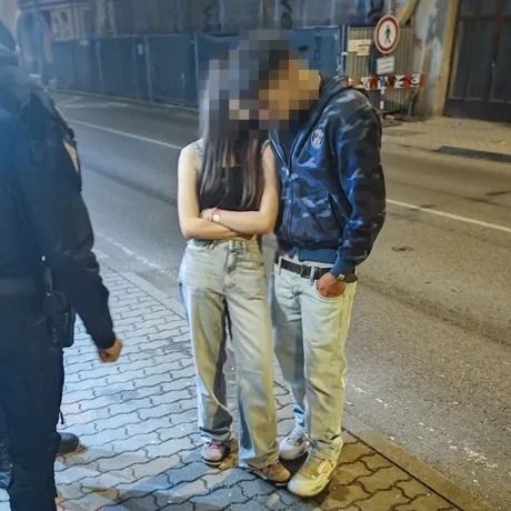 Patnáctiletá dívka opilá do bezvědomí uprostřed noci