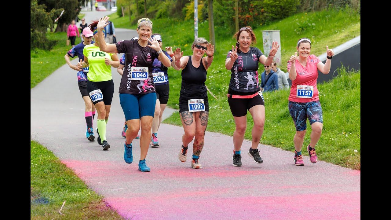 Pivovar v Plzni zaplnili běžci. Festival Rozběháme Česko přilákal rekordních 1500 lidí