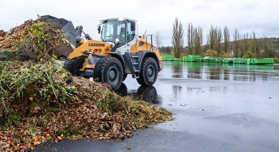Plzeň spouští kompostárnu pro tisíce tun zeleného pokladu