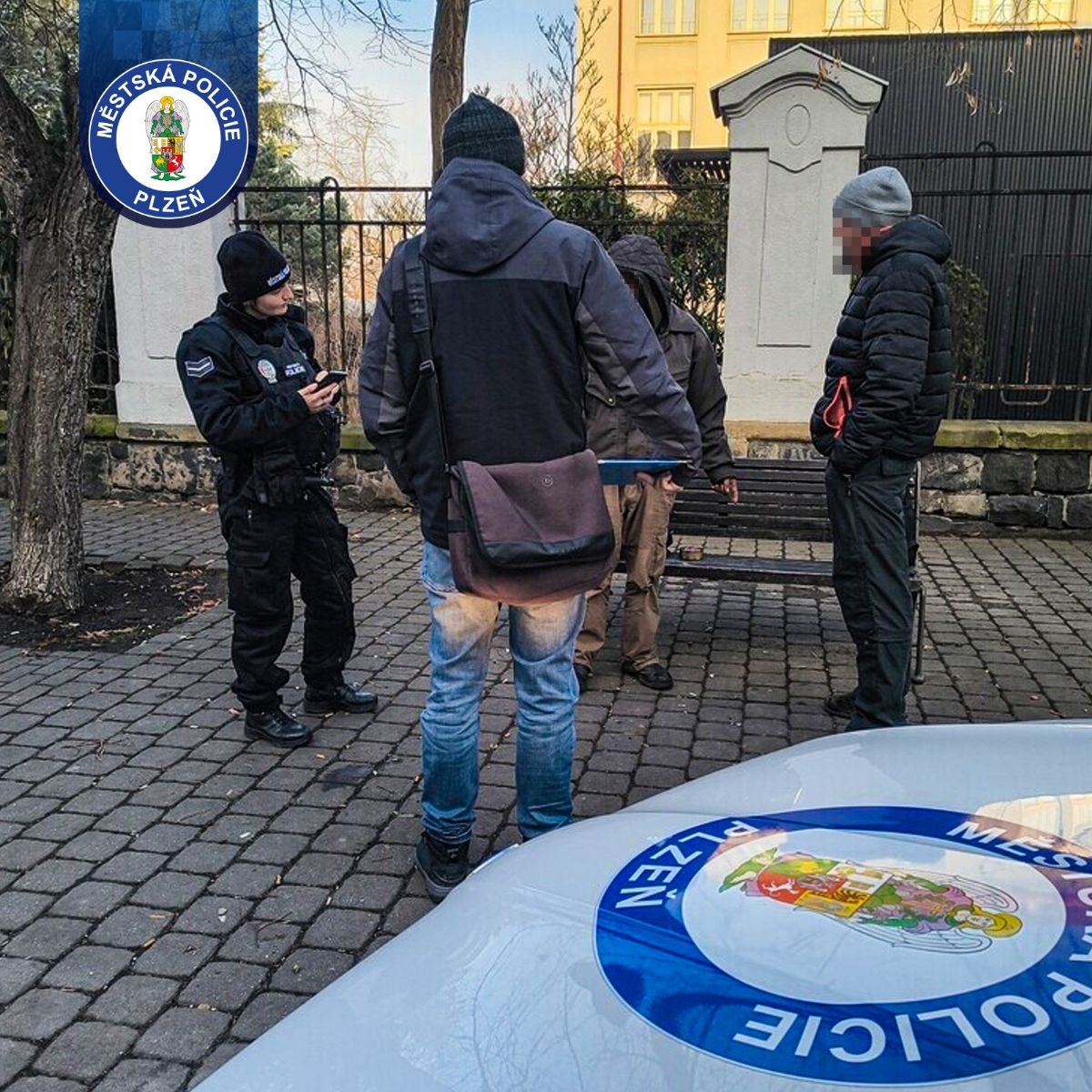 Plzeňské hlídky kontrolovaly lidi bez domova a nabízely jim pomoc