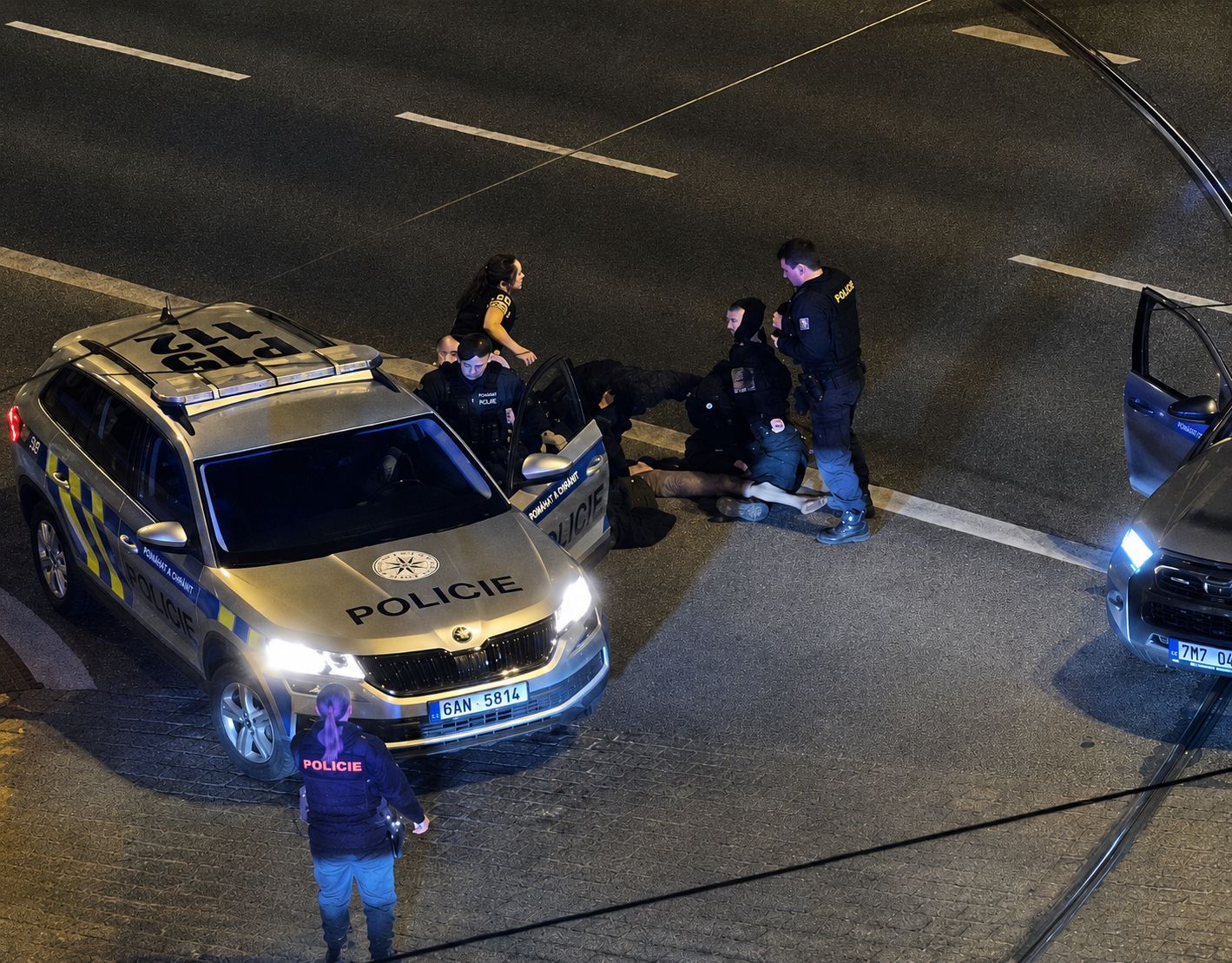 Policisté v Plzni zasáhli tvrdě proti špatnému muži. Případ míří k vnitřní kontrole