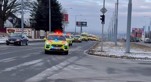 Smuteční jízda plzeňských záchranářů projela městem