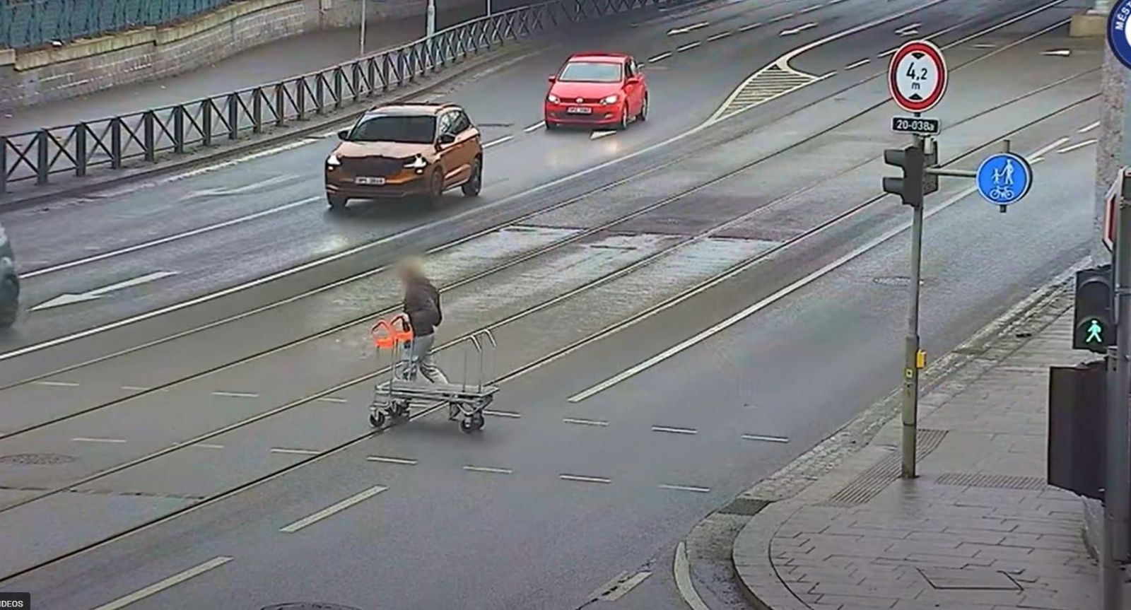 Spanilá jízda Plzní s ukradeným vozíkem (video)