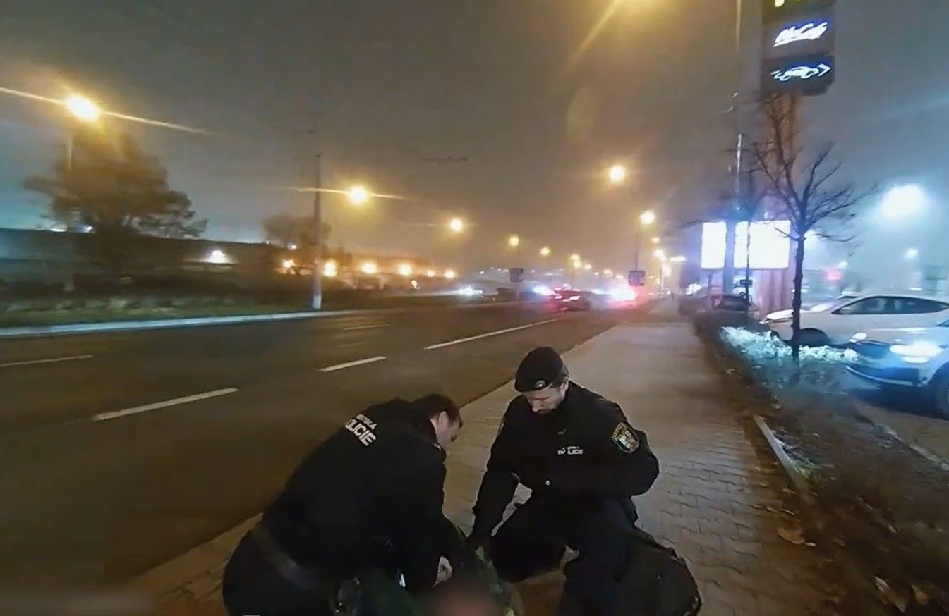 Strážníci v Plzni zachránili muže v bezvědomí