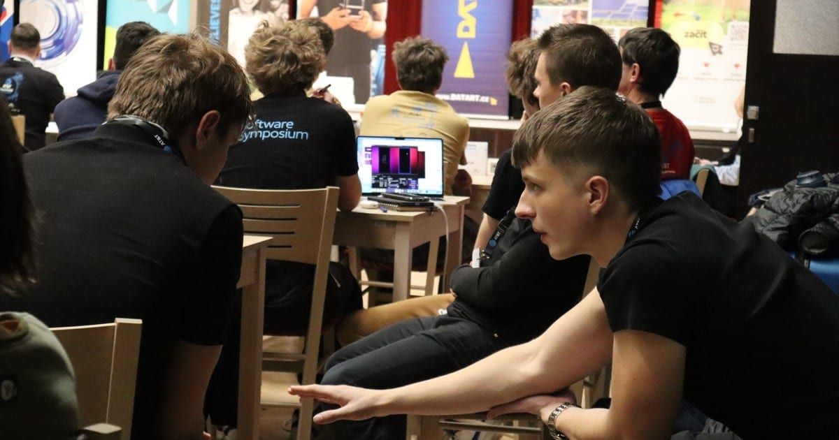 Studenti z Klatov uspěli ve světové konkurenci. Na hackathonu skončili třetí na světě