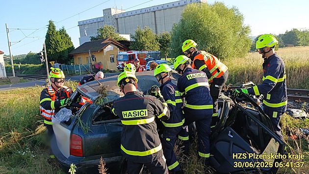 Vážná nehoda v Blovicích na železničním přejezdu