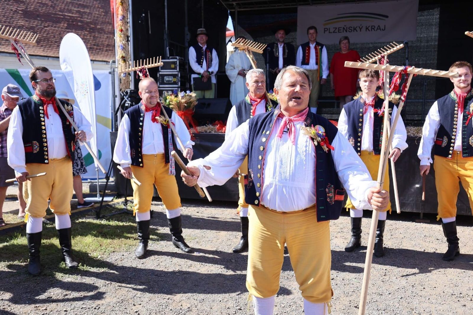 Velký přehled tipů na víkend. Velikonoce, tradice, koncerty i dračí lodě