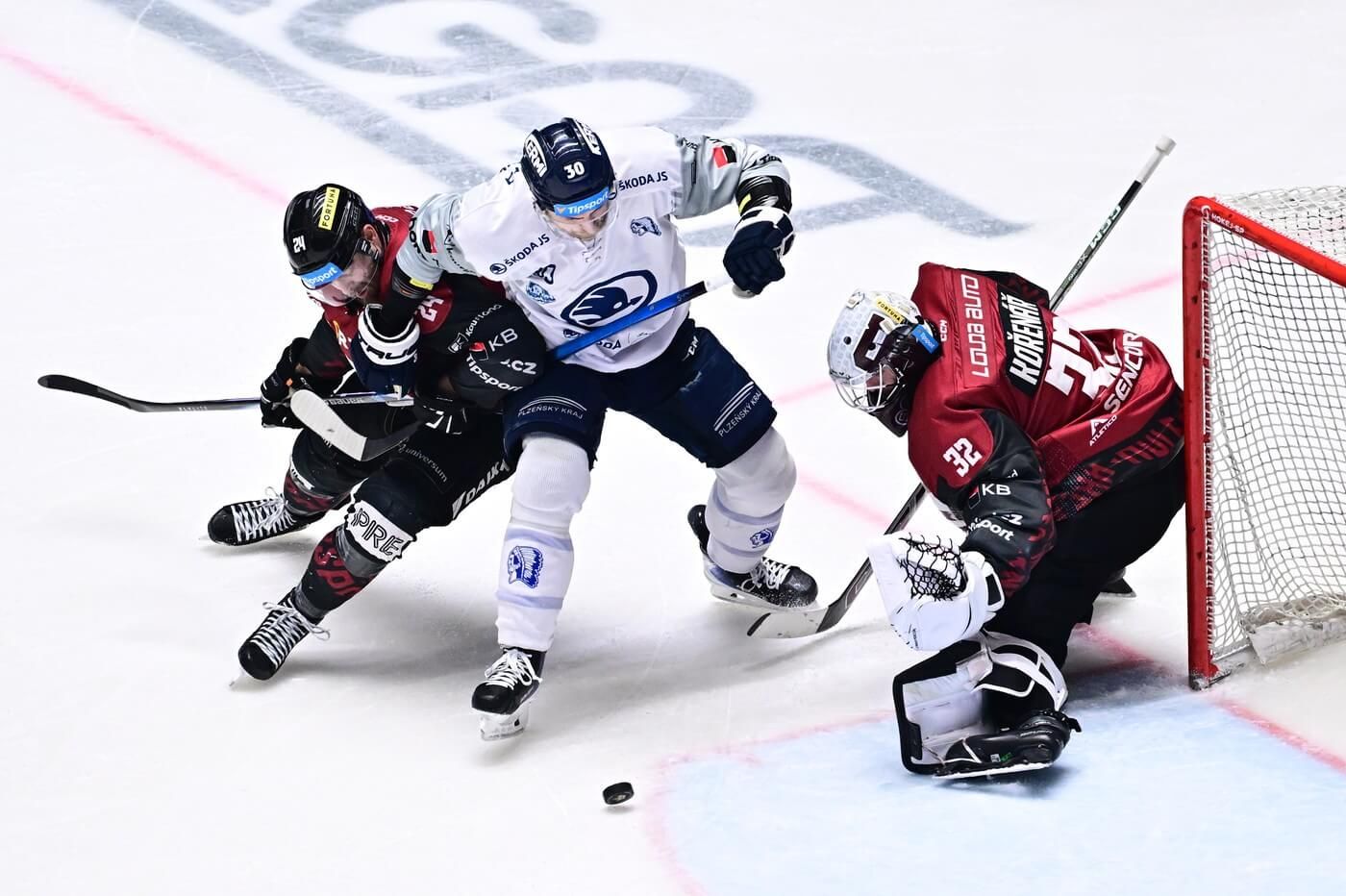 Zámorský rozhodl nájezdy, Plzeň vede 2:1