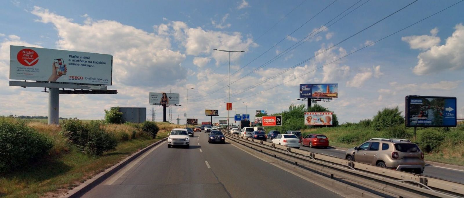 Změna stavebního zákona může vrátit odstraněné billboardy na plzeňské výpadovky