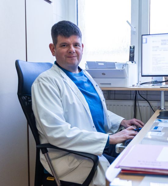Chřipka může zatížit srdce. Primář z Klatov vysvětluje, proč je právě teď vhodný čas na očkování
