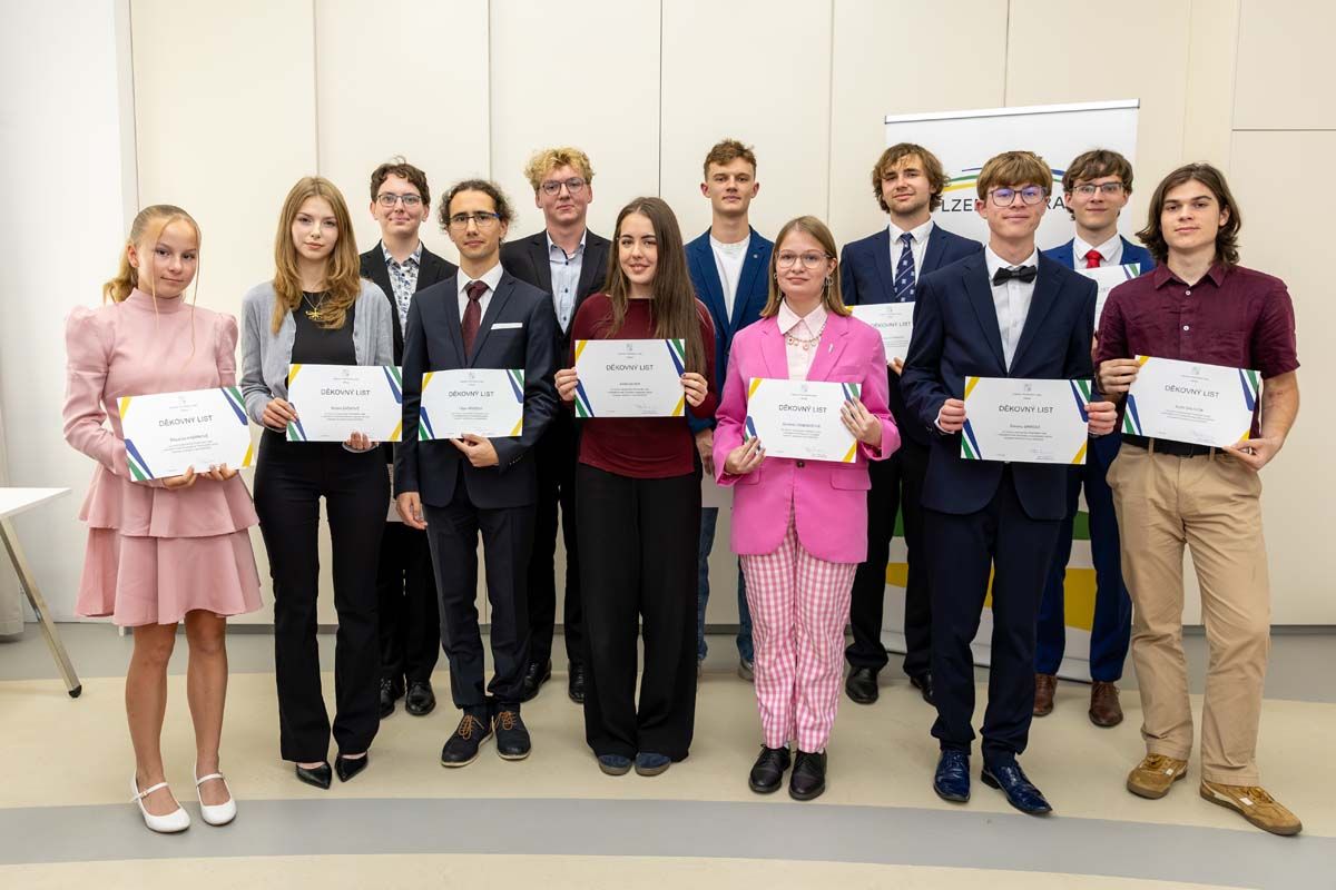 obrázek: Kraj ocenil patnáct úspěšných studentů. Bodovali ve vědě, jazycích i odborných soutěžích