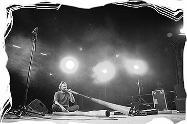 Ondřej Smeykal: Australské didgeridoo a archaický gong