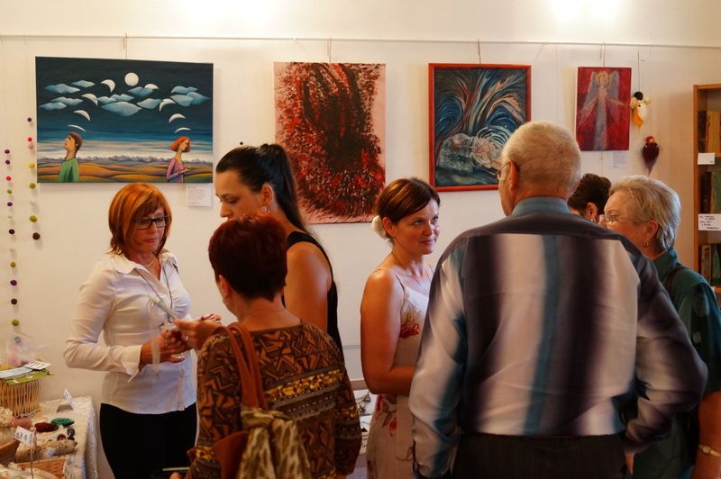 První den výstavy Jsme stvořeni k tvoření vynesl krásných 6 340 Kč pro nový mobilní hospic v Tachově!