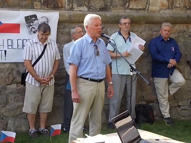 Protestní demonstrace vlasteneckých organizací proti sudetoněmeckému kongresu v Plzni