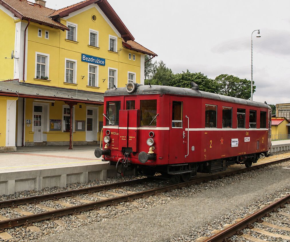 Bezdružická lokálka slaví 125 let. Místo Kafemlejnku vyrazil kvůli suchu motorový Hektor