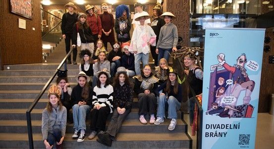 Děti z Plzeňska objevují kouzlo divadelního zákulisí