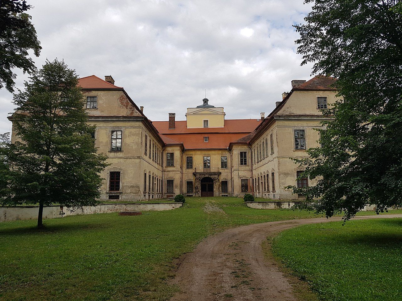 Divadelní festival v  Křimicích na zámku začíná o víkendu