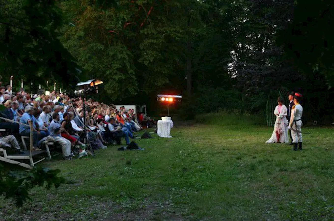 Divadlo na zámku se vrací do Křimic. Letní scéna nabízí detektivku, pohádku i komedie