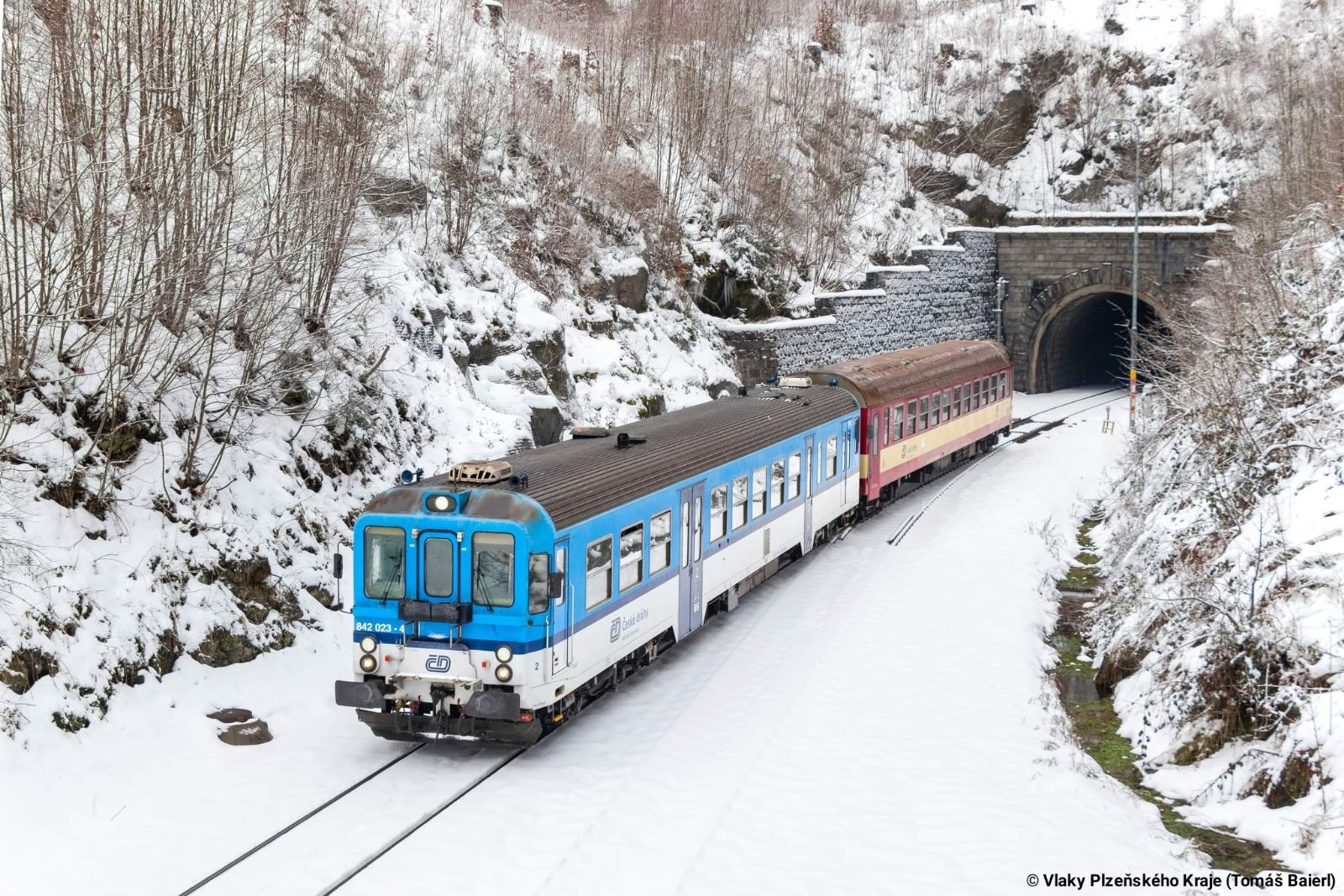 Elektrifikace trati Plzeň-Nýřany získala povolení, kraj tlačí na rychlejší vlaky