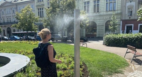 Kde se v Plzni ochladit? Město zapnulo mlžítka, pítka i pumpičky