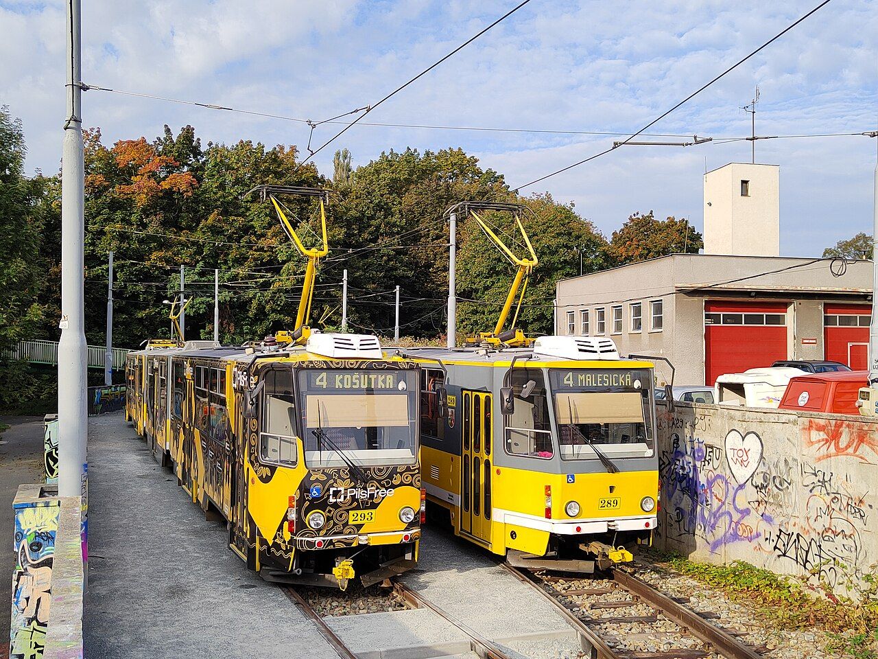 Nahlédněte do zákulisí moderní tramvajové vozovny v Plzni