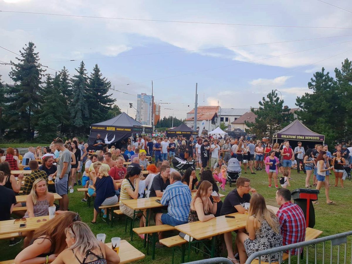 O víkendu nabídne Raven Fest přes 20 piv, devět kapel i prohlídky pivovaru