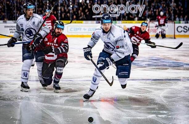 Plzeň uspěla na ledě Sparty. Po výhře 2:1 má postupový mečbol