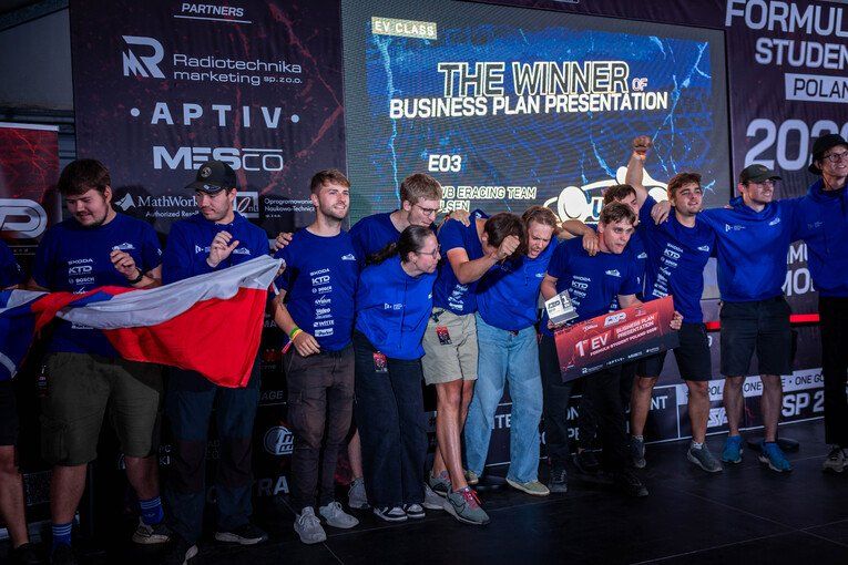 Plzeňská formule slaví. Studenti ZČU vyhráli dvě disciplíny a v Polsku skončili šestí