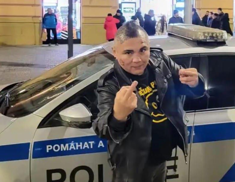 Plzeňská postavička Michal M. před soudem, podle obžaloby pomluvil policistu