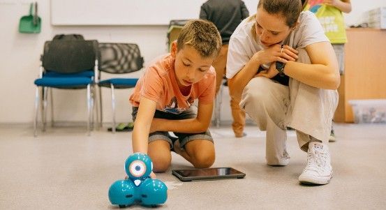 Plzeňské Centrum robotiky nabídne 50 kroužků pro děti, nově hackování a AI