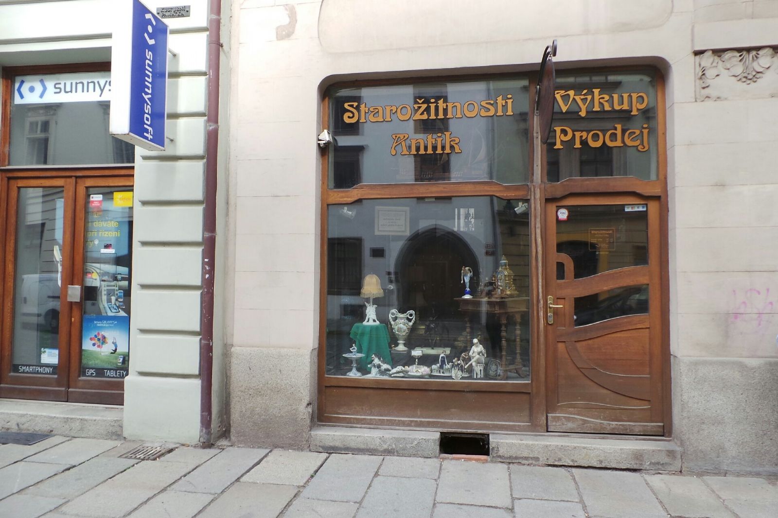 Plzeňský starožitník přišel o 66 kusů slonoviny. Sošku prodal bez povolení policejnímu agentovi