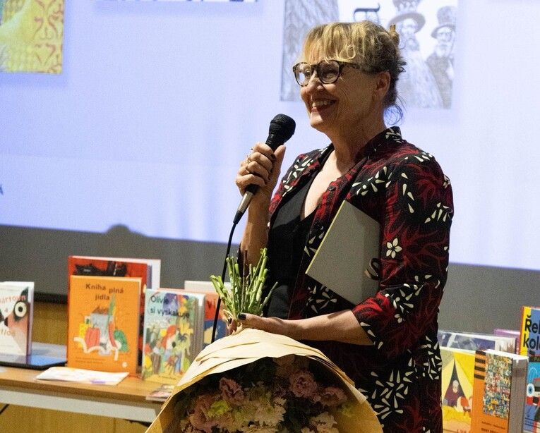 Renáta Fučíková z plzeňské Sutnarky získala Zlatou stuhu za přínos dětské literatuře