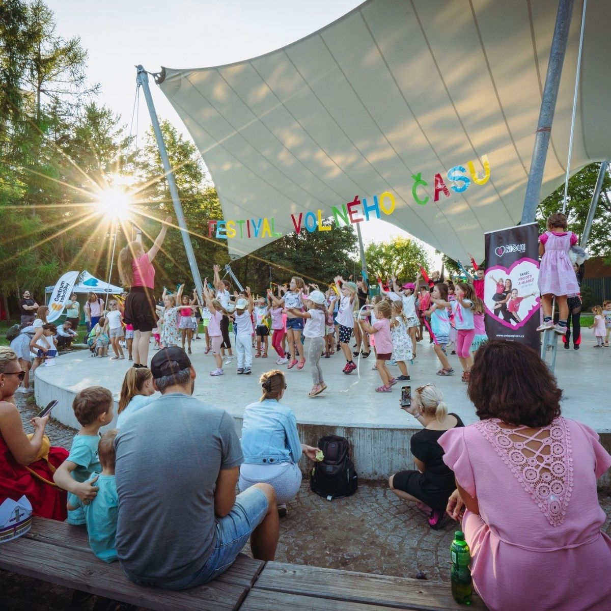 Stovky kroužků na jednom místě. Chvojkovy lomy zaplní Festival volného času